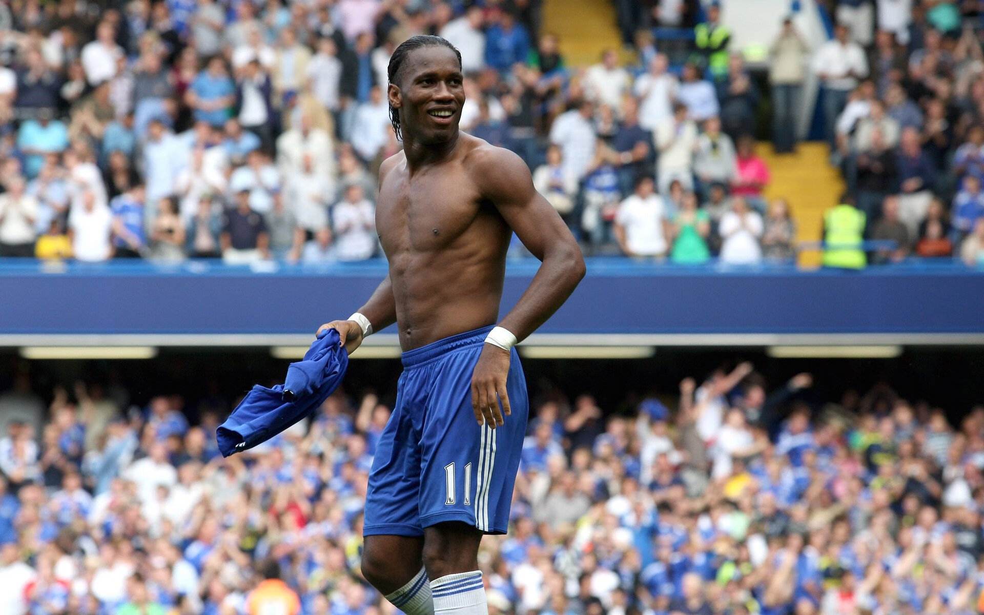 战术应变速度快面对变化迅速调整确保比赛节奏维持在优势端，战术的应用过程较量是战术的理论知识的掌握